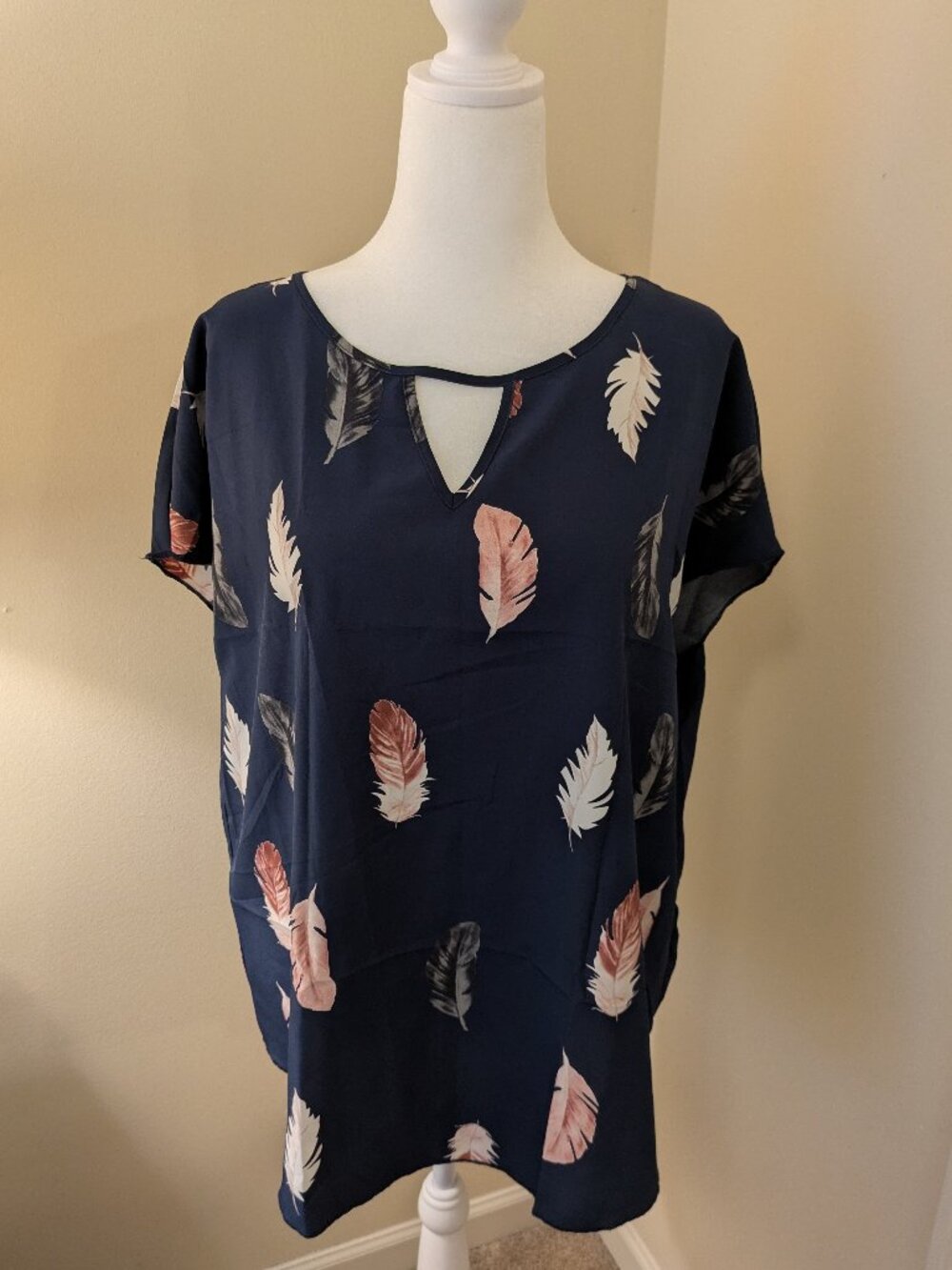 SHEIN Curve 1XL Navy Feather Print Blouse Flowy Short Sleeve Keyhole Top